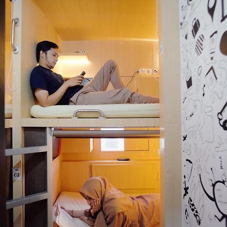 Inap At Capsule Hostel Бандунг Екстер'єр фото