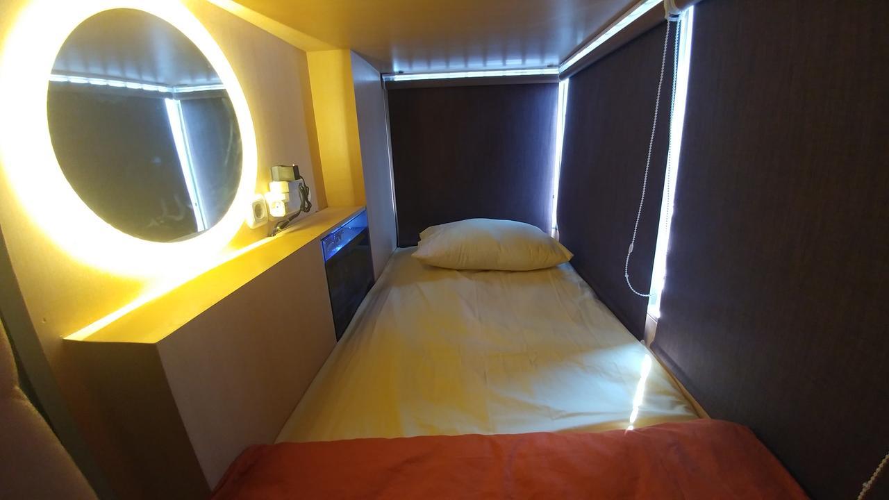 Inap At Capsule Hostel Бандунг Екстер'єр фото