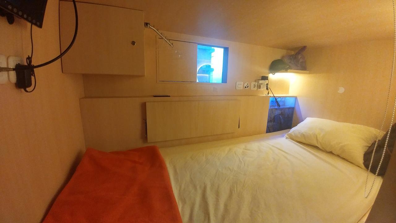 Inap At Capsule Hostel Бандунг Екстер'єр фото