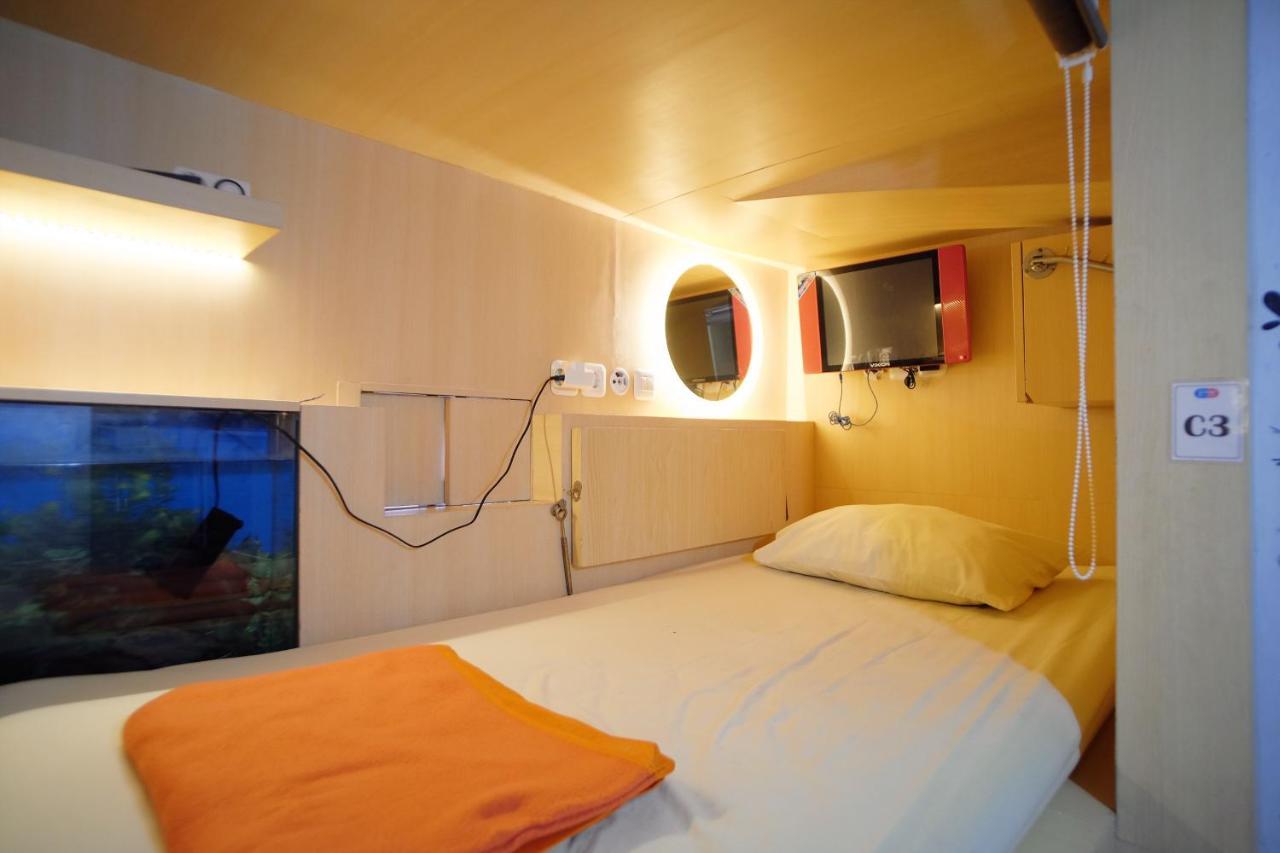 Inap At Capsule Hostel Бандунг Екстер'єр фото