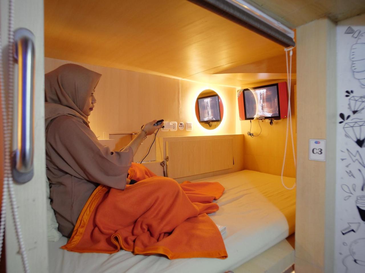 Inap At Capsule Hostel Бандунг Екстер'єр фото